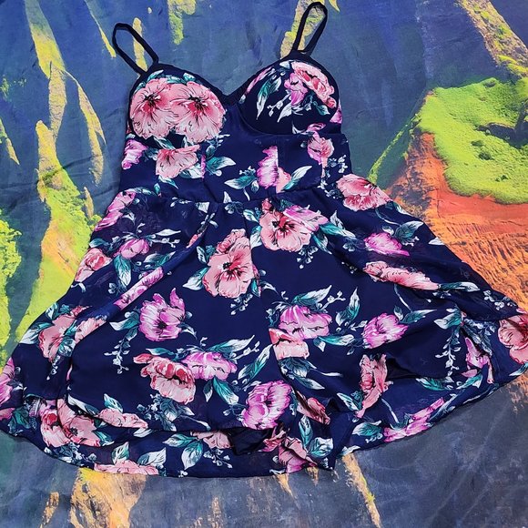 Pre-Loved Exhilaration Size Small Women's Floral Bustier Romper fully lined - Picture 5 of 13